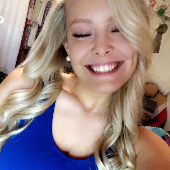 Meet your Posher, Sarah - Picture 1 of 1